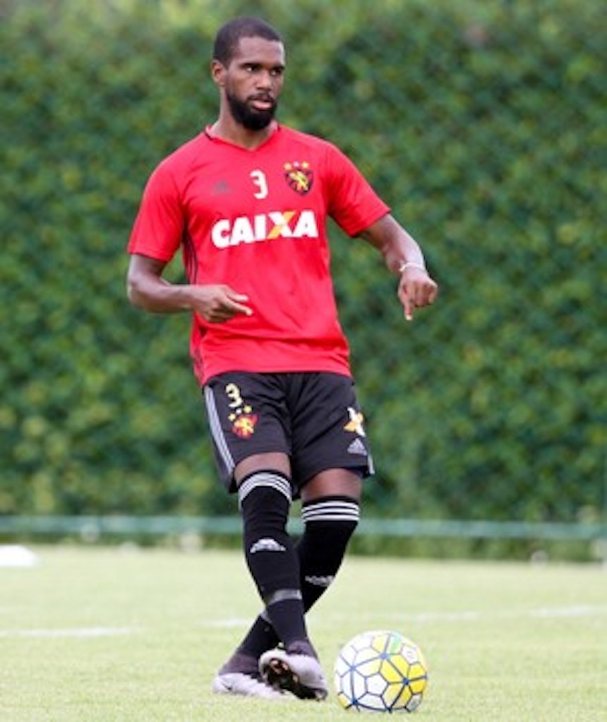 Luiz Antônio não está jogando muito pelo Sport (Foto: Aldo Carneiro/Pernambuco Press)