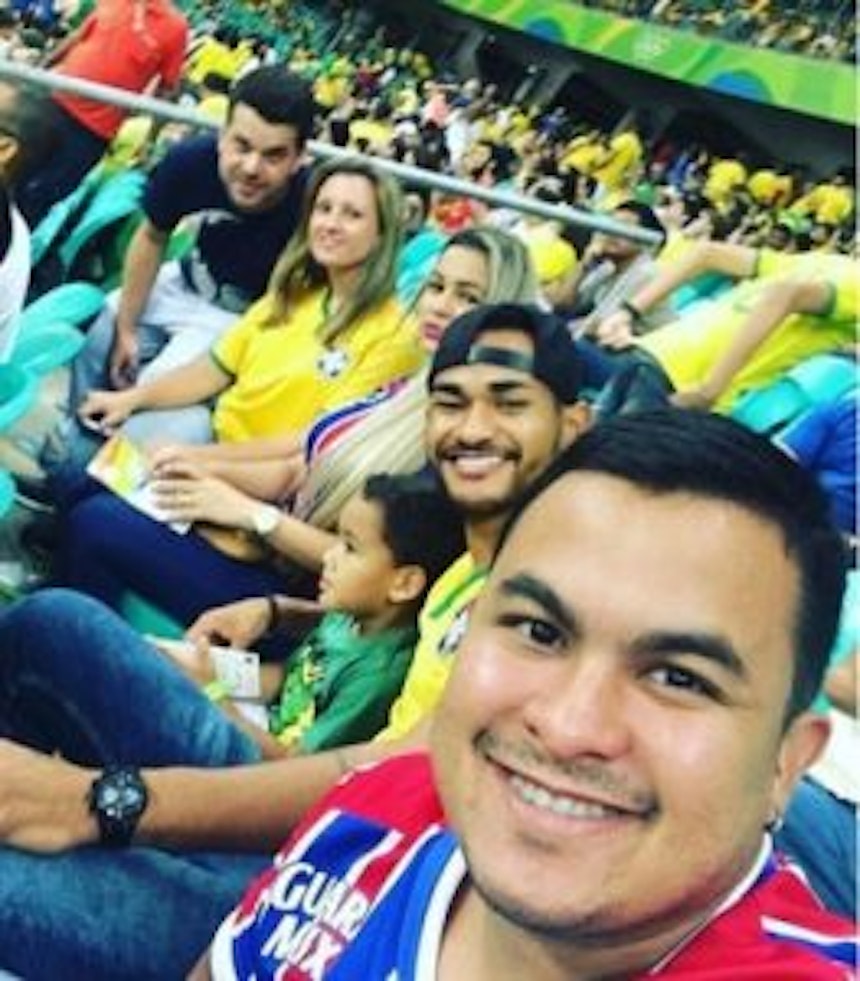 Acompanhado da família, Jackson assistiu ao jogo do Brasil na Arena Fonte Nova (Foto: Divulgação )