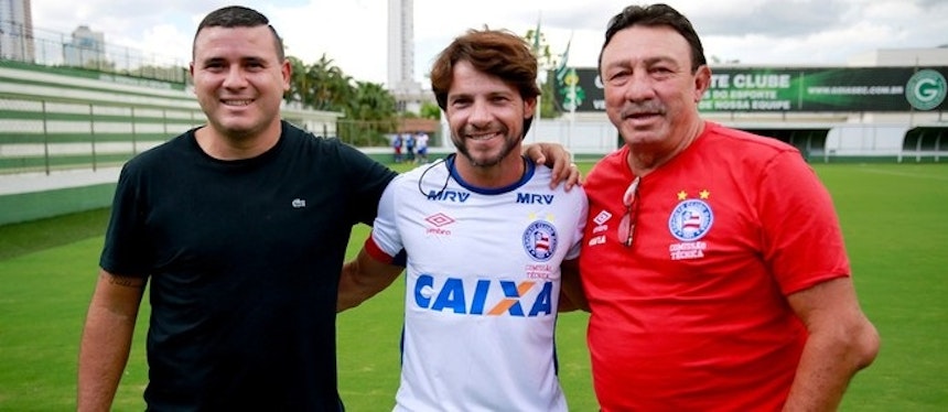 Em visita, Nonato posou para foto com Preto Casagrande e Beijoca (Foto: Felipe Oliveira / Divulgação / E.C. Bahia)