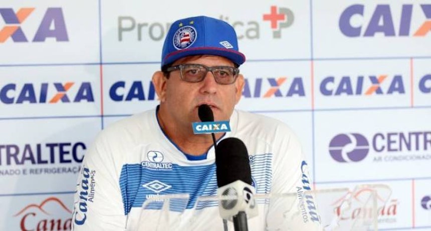 Guto Ferreira concede entrevista coletiva (Foto: Felipe Oliveira/Divulgação/EC Bahia)